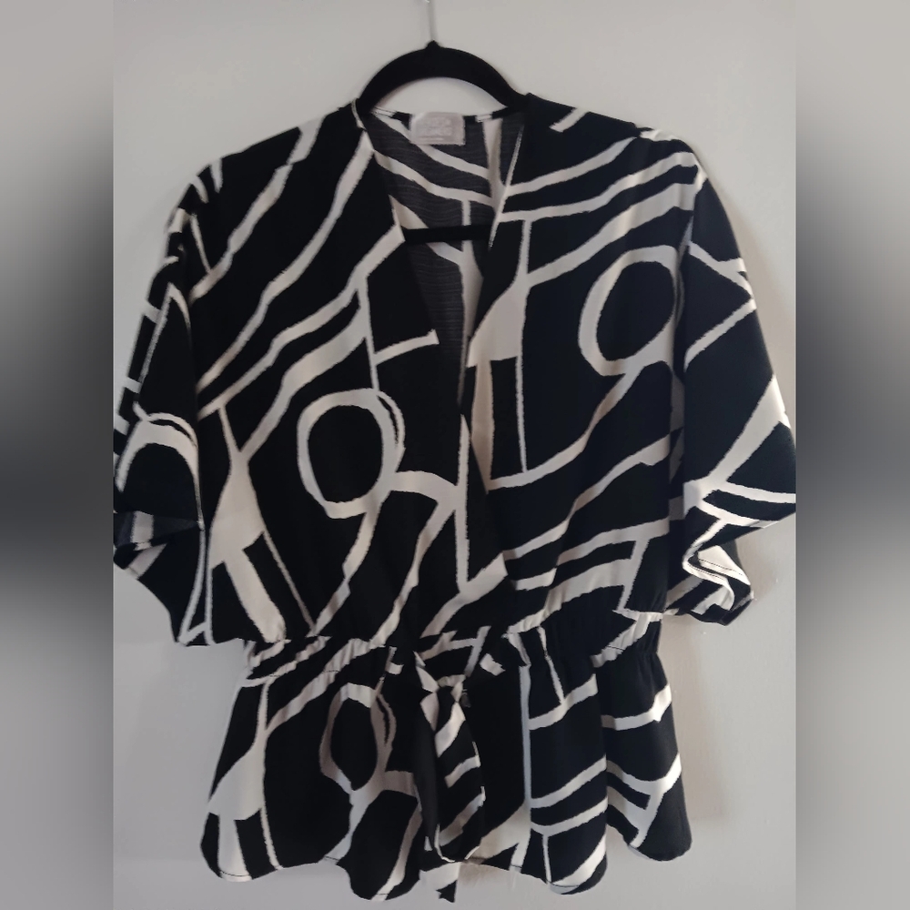 Heros and Dreamers Black & White Blouse 0l1NWOT